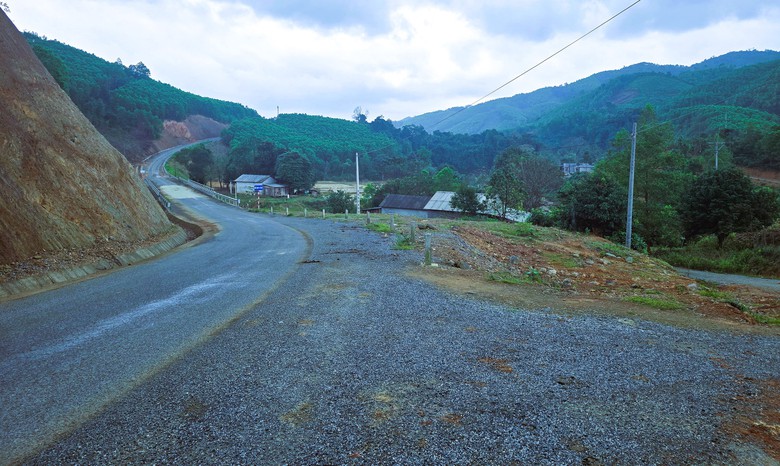 Cận cảnh tuyến nối hai nhánh đường Hồ Chí Minh vừa được lùi hạn hoàn thành sang 2026- Ảnh 5. Cận cảnh tuyến nối hai nhánh đường Hồ Chí Minh vừa được lùi hạn hoàn thành sang 2026- Ảnh 5.