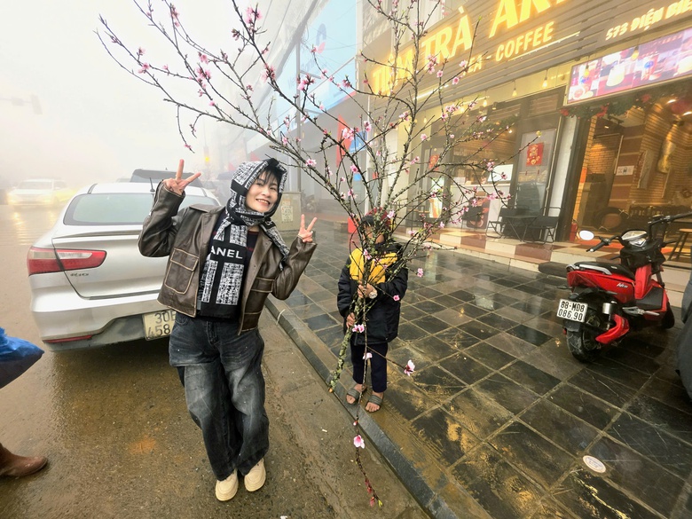 Đào rừng, nhất chi mai ở Sa Pa nhộn nhịp xuống phố- Ảnh 9. Đào rừng, nhất chi mai ở Sa Pa nhộn nhịp xuống phố- Ảnh 9.