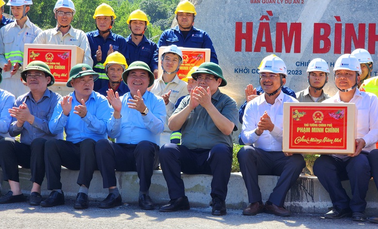 Thủ tướng: Phát huy tối đa hiệu quả cao tốc Quảng Ngãi - Hoài Nhơn khi đưa vào khai thác- Ảnh 7. Thủ tướng: Phát huy tối đa hiệu quả cao tốc Quảng Ngãi - Hoài Nhơn khi đưa vào khai thác- Ảnh 7.