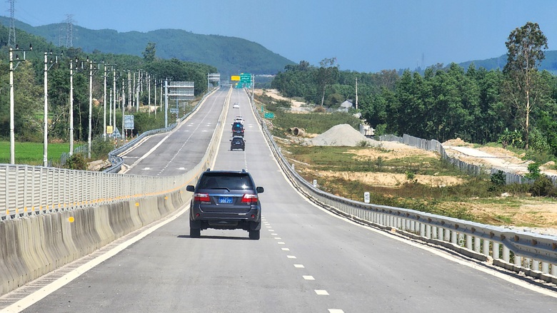 Thủ tướng: Phát huy tối đa hiệu quả cao tốc Quảng Ngãi - Hoài Nhơn khi đưa vào khai thác- Ảnh 2. Thủ tướng: Phát huy tối đa hiệu quả cao tốc Quảng Ngãi - Hoài Nhơn khi đưa vào khai thác- Ảnh 2.
