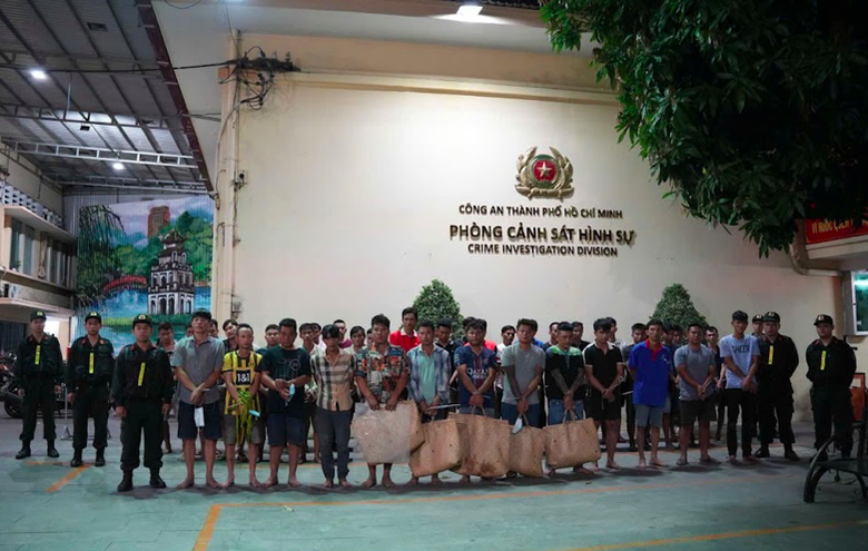 TP.HCM triệt phá nhiều tụ điểm cờ bạc dịp tết Nguyên đán- Ảnh 1. TP.HCM triệt phá nhiều tụ điểm cờ bạc dịp tết Nguyên đán- Ảnh 1.