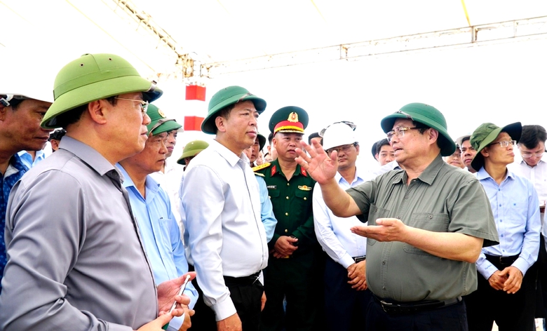 Tăng tốc thi c&ocirc;ng, khai th&aacute;c dự &aacute;n mở rộng s&acirc;n bay Ph&ugrave; C&aacute;t vượt tiến độ 3 th&aacute;ng- Ảnh 1.