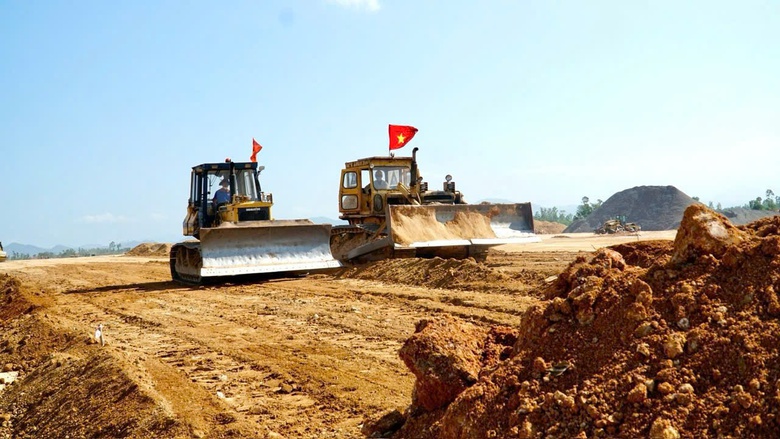 Tăng tốc thi c&ocirc;ng, khai th&aacute;c dự &aacute;n mở rộng s&acirc;n bay Ph&ugrave; C&aacute;t vượt tiến độ 3 th&aacute;ng- Ảnh 10.