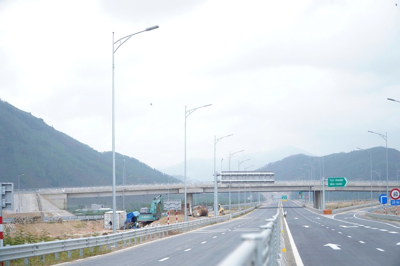 Thủ tướng: Sớm ho&agrave;n th&agrave;nh cao tốc nối Gia Lai - Đắk Lắk, ph&aacute;t huy nguồn lực đầu tư- Ảnh 8.