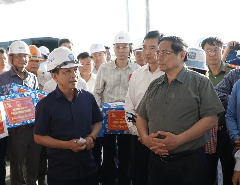 Phấn đấu ho&agrave;n th&agrave;nh cao tốc Ch&iacute; Thạnh - V&acirc;n Phong trong th&aacute;ng 3- Ảnh 2.