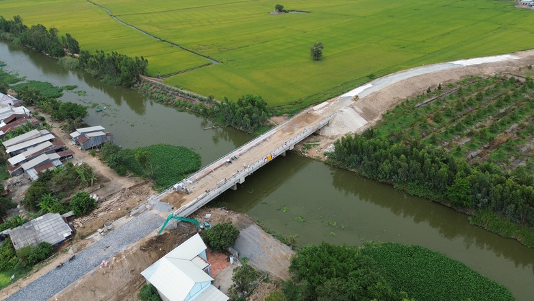 Đồng Tháp: Thiếu vật liệu, đường gần 1.000 tỷ đồng có cán đích đúng hẹn cuối năm 2026?- Ảnh 1. Đồng Tháp: Thiếu vật liệu, đường gần 1.000 tỷ đồng có cán đích đúng hẹn cuối năm 2026?- Ảnh 1.