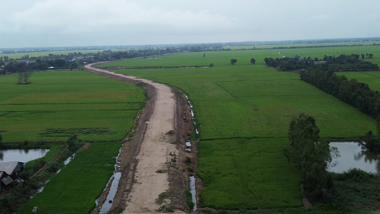 Đồng Tháp: Thiếu vật liệu, đường gần 1.000 tỷ đồng có cán đích đúng hẹn cuối năm 2026?- Ảnh 3. Đồng Tháp: Thiếu vật liệu, đường gần 1.000 tỷ đồng có cán đích đúng hẹn cuối năm 2026?- Ảnh 3.