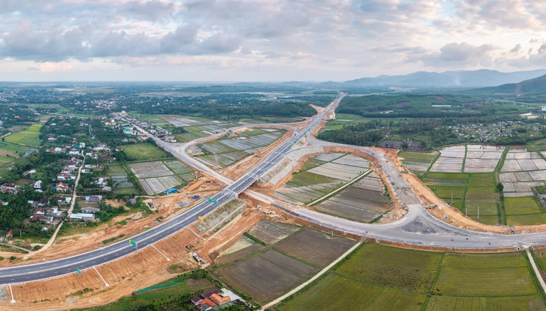 Nỗ lực đưa cao tốc Quảng Ng&atilde;i - Ho&agrave;i Nhơn v&agrave;o khai th&aacute;c trong th&aacute;ng 3- Ảnh 2.