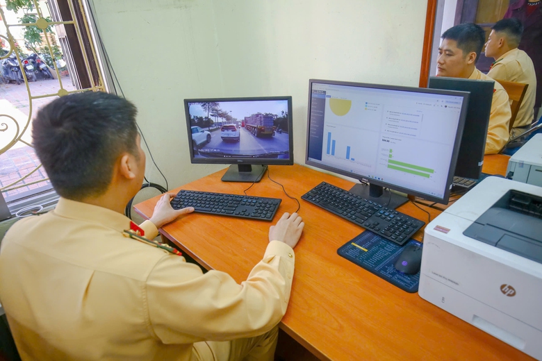 Người d&acirc;n cung cấp clip, nhiều &ocirc; t&ocirc; dừng đỗ tr&aacute;i ph&eacute;p trước s&acirc;n bay Nội B&agrave;i bị phạt nguội- Ảnh 4.