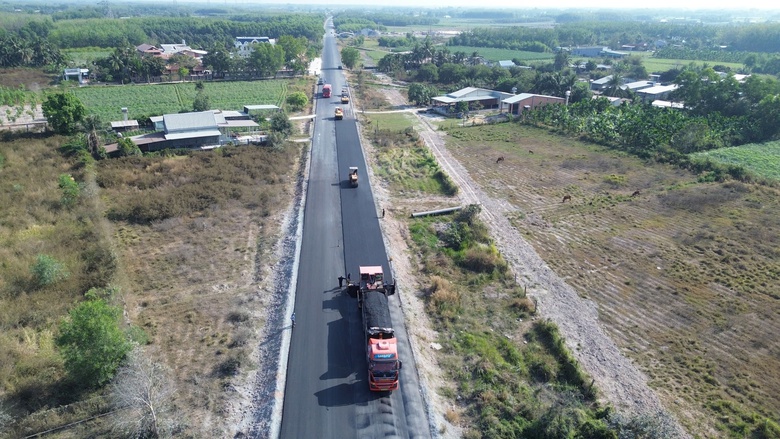 Đua tiến độ đầu tư 5 dự &aacute;n th&agrave;nh phần nối th&ocirc;ng đường Hồ Ch&iacute; Minh- Ảnh 1.