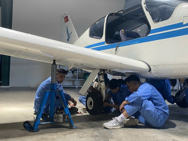 VAA sẽ c&oacute; gi&aacute;o cụ trực quan bằng chiếc Boeing 727-200 bị bỏ gần 20 năm- Ảnh 2.