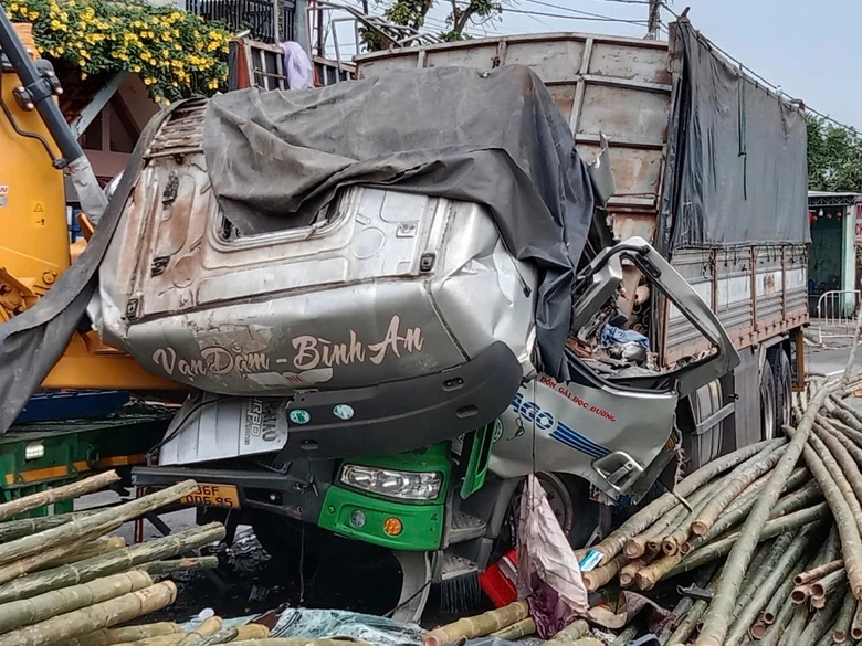 Xe tải va chạm xe đầu k&eacute;o tr&ecirc;n QL1 qua Quảng Ng&atilde;i,  phụ xe tử vong tại chỗ- Ảnh 2.