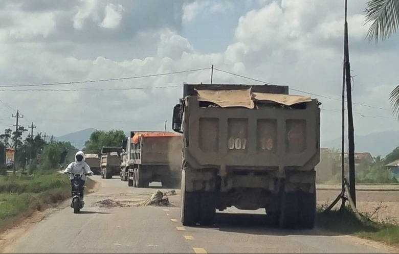 CSGT Gia Lai xử l&yacute; "kh&ocirc;ng v&ugrave;ng cấm" xe vi phạm khi chở vật liệu thi c&ocirc;ng s&acirc;n bay Ph&ugrave; C&aacute;t- Ảnh 2.