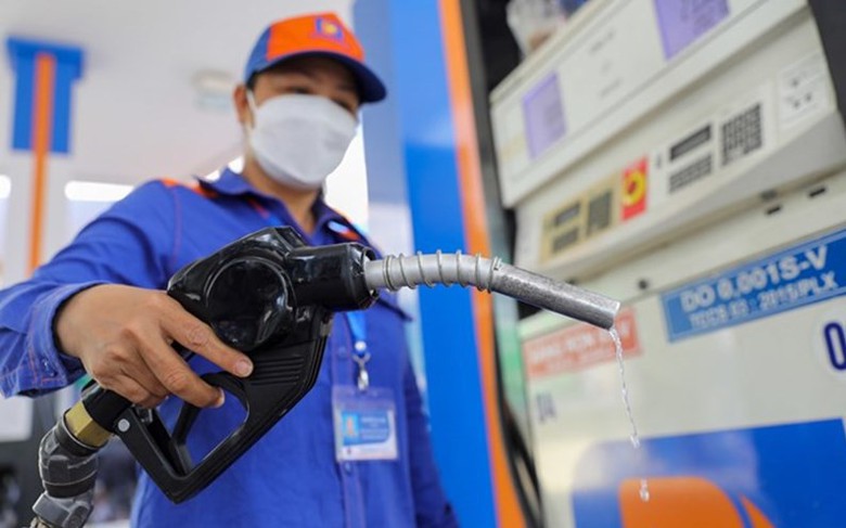 Kh&ocirc;ng để xảy ra t&igrave;nh trạng cửa h&agrave;ng xăng dầu dừng b&aacute;n kh&ocirc;ng c&oacute; l&yacute; do ch&iacute;nh đ&aacute;ng