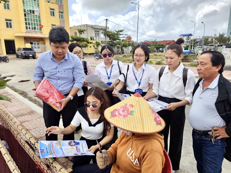 Ngư d&acirc;n Gia Lai thu xếp chuyến đi biển để kịp tham gia bầu cử- Ảnh 3.