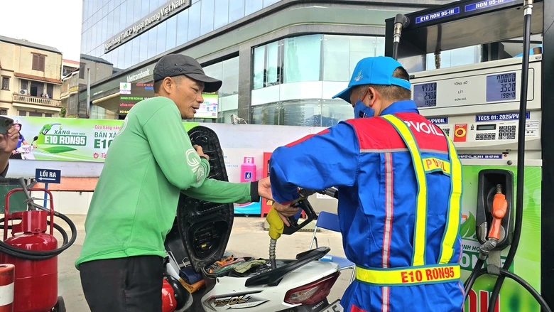 Gi&aacute; xăng dầu đồng loạt giảm mạnh từ chiều nay 25/3- Ảnh 1.