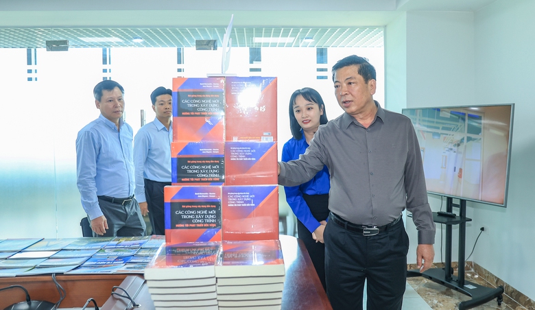 Bộ trưởng Trần Hồng Minh: Tuổi trẻ Xây dựng giữ vững "tâm trong, trí sáng, hoài bão lớn"- Ảnh 16. Bộ trưởng Trần Hồng Minh: Tuổi trẻ Xây dựng giữ vững "tâm trong, trí sáng, hoài bão lớn"- Ảnh 16.