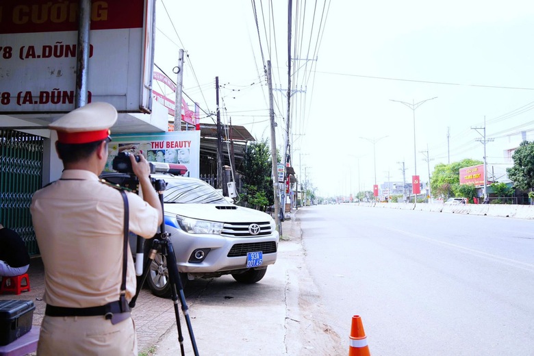 CSGT kiểm so&aacute;t chặt tốc độ tr&ecirc;n cao tốc ph&iacute;a Nam, h&agrave;ng chục t&agrave;i xế bị xử phạt- Ảnh 7.