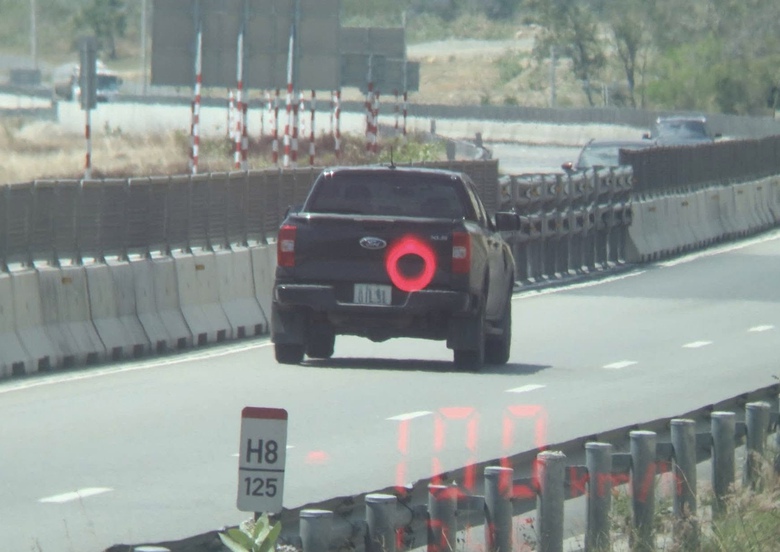 CSGT kiểm so&aacute;t chặt tốc độ tr&ecirc;n cao tốc ph&iacute;a Nam, h&agrave;ng chục t&agrave;i xế bị xử phạt- Ảnh 4.