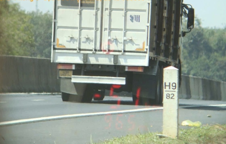 CSGT kiểm so&aacute;t chặt tốc độ tr&ecirc;n cao tốc ph&iacute;a Nam, h&agrave;ng chục t&agrave;i xế bị xử phạt- Ảnh 3.