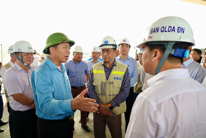 Minister Tran Hong Minh orders accelerated construction of Bien Hoa &ndash; Vung Tau Expressway- Ảnh 1.