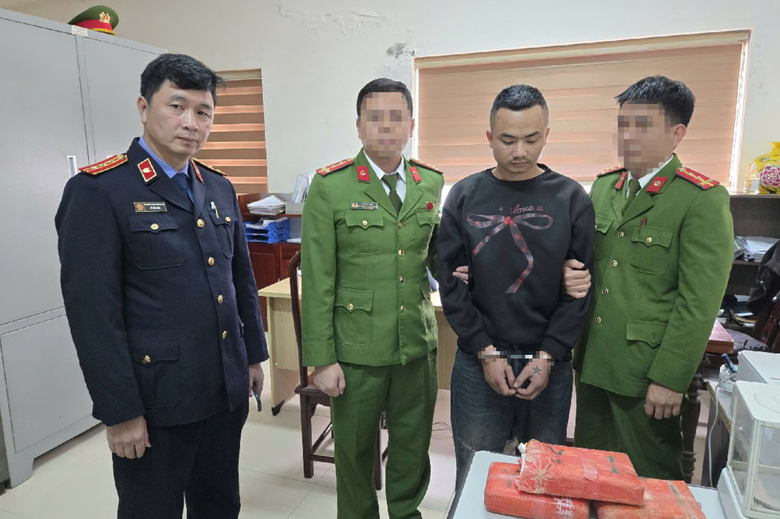 Nghệ An: Bắt giữ 3 đối tượng, thu 18.000 vi&ecirc;n ma t&uacute;y tổng hợp- Ảnh 1.