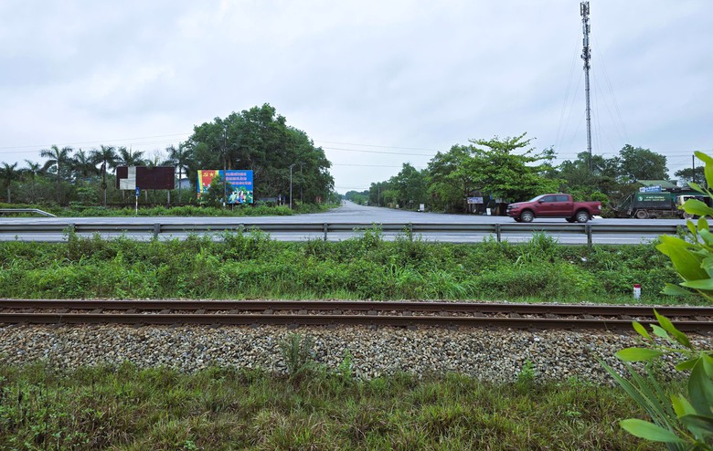 Tháo gỡ mặt bằng, đẩy nhanh dự án QL15D đoạn cảng Mỹ Thủy đến cao tốc Cam Lộ - La Sơn- Ảnh 6. Tháo gỡ mặt bằng, đẩy nhanh dự án QL15D đoạn cảng Mỹ Thủy đến cao tốc Cam Lộ - La Sơn- Ảnh 6.