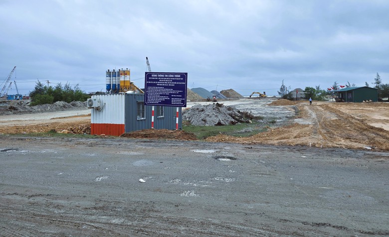 Tháo gỡ mặt bằng, đẩy nhanh dự án QL15D đoạn cảng Mỹ Thủy đến cao tốc Cam Lộ - La Sơn- Ảnh 1. Tháo gỡ mặt bằng, đẩy nhanh dự án QL15D đoạn cảng Mỹ Thủy đến cao tốc Cam Lộ - La Sơn- Ảnh 1.