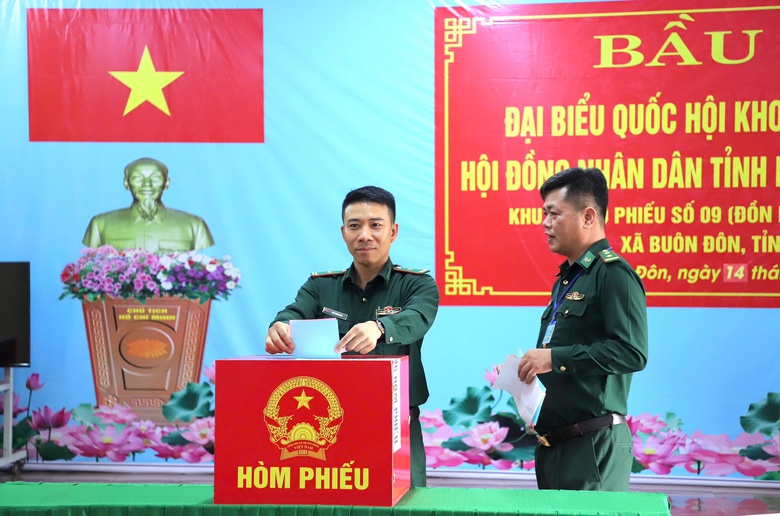 Bầu cử sớm tại tuyến đầu bi&ecirc;n giới ở L&acirc;m Đồng v&agrave; Đắk Lắk- Ảnh 4.