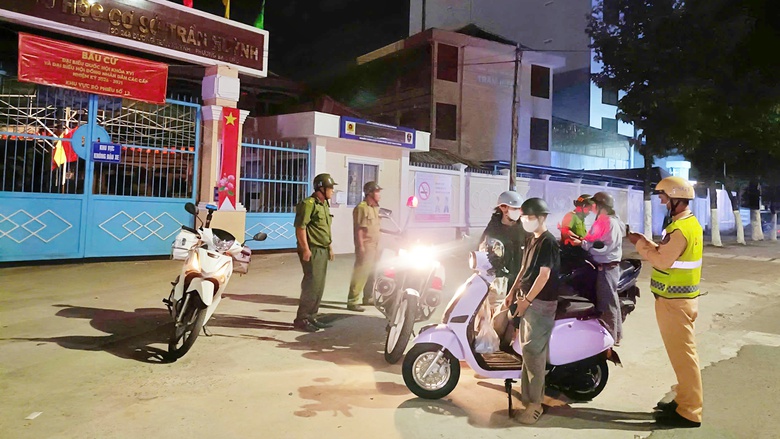 CSGT C&agrave; Mau siết chặt giao th&ocirc;ng phục vụ ng&agrave;y hội non s&ocirc;ng- Ảnh 3.