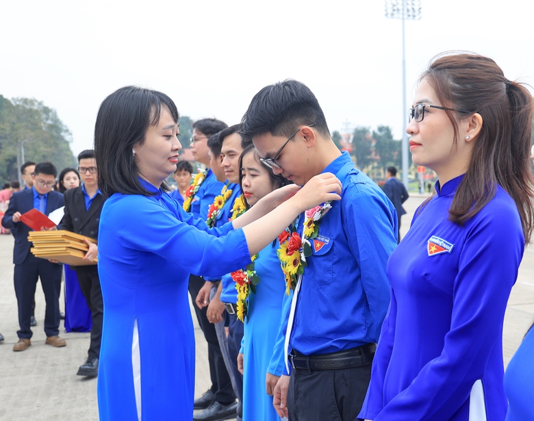 Đảng uỷ Bộ Xây dựng tổ chức kết nạp đảng viên mới tại Lăng Chủ tịch Hồ Chí Minh- Ảnh 21. Đảng uỷ Bộ Xây dựng tổ chức kết nạp đảng viên mới tại Lăng Chủ tịch Hồ Chí Minh- Ảnh 21.