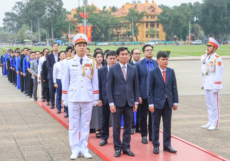 Đảng uỷ Bộ Xây dựng tổ chức kết nạp đảng viên mới tại Lăng Chủ tịch Hồ Chí Minh- Ảnh 25. Đảng uỷ Bộ Xây dựng tổ chức kết nạp đảng viên mới tại Lăng Chủ tịch Hồ Chí Minh- Ảnh 25.