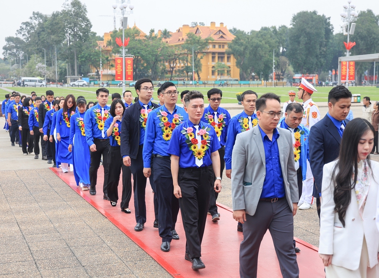 Đảng uỷ Bộ Xây dựng tổ chức kết nạp đảng viên mới tại Lăng Chủ tịch Hồ Chí Minh- Ảnh 23. Đảng uỷ Bộ Xây dựng tổ chức kết nạp đảng viên mới tại Lăng Chủ tịch Hồ Chí Minh- Ảnh 23.