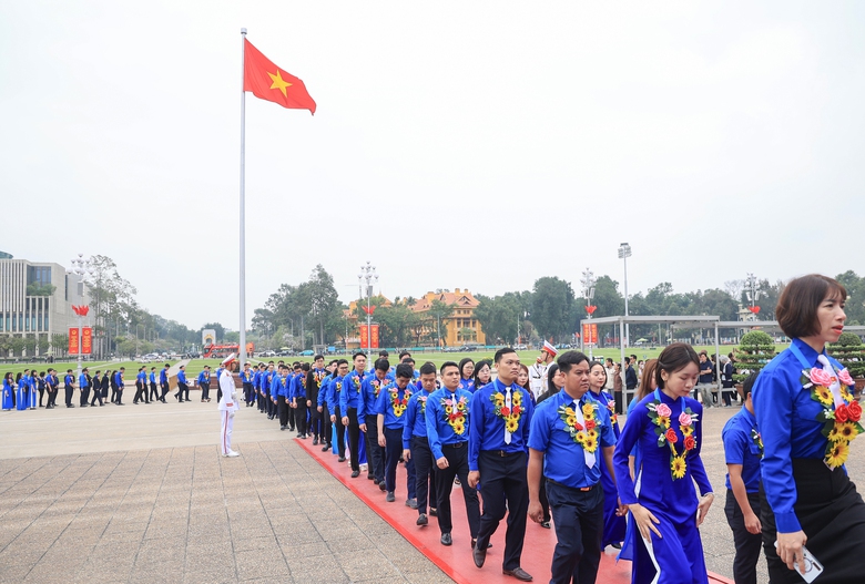 Đảng uỷ Bộ Xây dựng tổ chức kết nạp đảng viên mới tại Lăng Chủ tịch Hồ Chí Minh- Ảnh 27. Đảng uỷ Bộ Xây dựng tổ chức kết nạp đảng viên mới tại Lăng Chủ tịch Hồ Chí Minh- Ảnh 27.