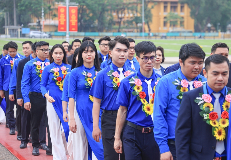 Đảng uỷ Bộ Xây dựng tổ chức kết nạp đảng viên mới tại Lăng Chủ tịch Hồ Chí Minh- Ảnh 26. Đảng uỷ Bộ Xây dựng tổ chức kết nạp đảng viên mới tại Lăng Chủ tịch Hồ Chí Minh- Ảnh 26.