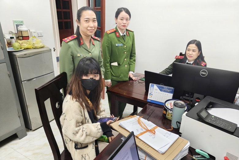 C&ocirc;ng an kịp thời giải cứu c&ocirc; g&aacute;i nghi bị bắt c&oacute;c online- Ảnh 1.
