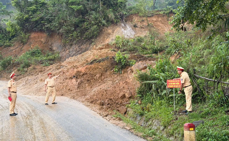 Nhiều giải ph&aacute;p đảm bảo ATGT tr&ecirc;n QL24 khi xảy ra sạt lở- Ảnh 1.