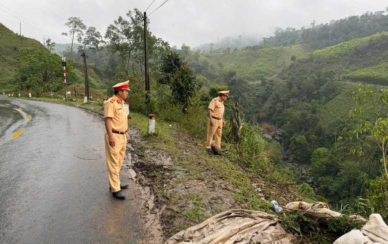 Nhiều giải ph&aacute;p đảm bảo ATGT tr&ecirc;n QL24 khi xảy ra sạt lở- Ảnh 4.