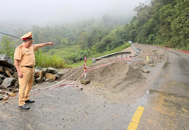 Nhiều giải ph&aacute;p đảm bảo ATGT tr&ecirc;n QL24 khi xảy ra sạt lở- Ảnh 2.