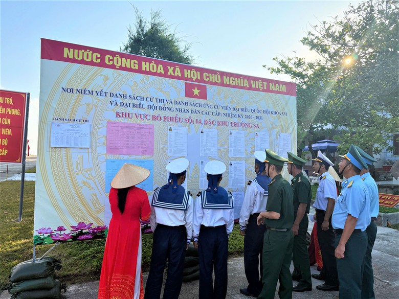 Tưng bừng Ng&agrave;y hội non s&ocirc;ng tr&ecirc;n đảo Trường Sa- Ảnh 9.