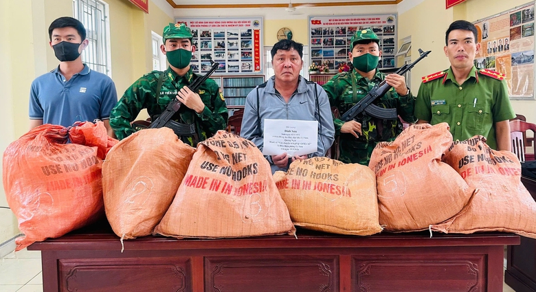 Bắt giữ người đ&agrave;n &ocirc;ng vận chuyển gần 100kg thuốc nổ ở L&yacute; Sơn- Ảnh 1.