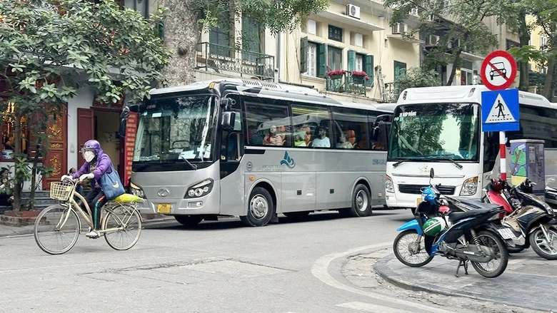 H&agrave; Nội: Những loại &ocirc; t&ocirc; tải, xe kh&aacute;ch n&agrave;o cần xin giấy chấp thuận v&agrave;o phố cấm từ 16/3?- Ảnh 2.