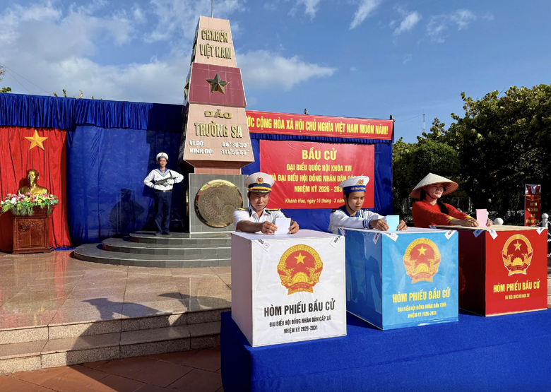 99,38% cử tri cả nước bỏ phiếu bầu cử, nhiều địa phương đạt tỷ lệ gần 100%- Ảnh 1. 99,38% cử tri cả nước bỏ phiếu bầu cử, nhiều địa phương đạt tỷ lệ gần 100%- Ảnh 1.