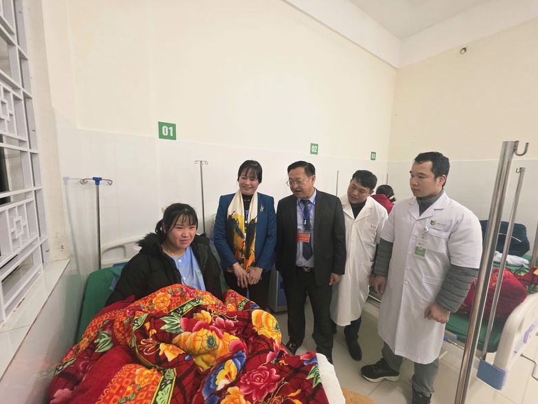 Cử tri vùng cao, hải đảo nô nức đi bầu cử từ sáng sớm- Ảnh 1. Cử tri vùng cao, hải đảo nô nức đi bầu cử từ sáng sớm- Ảnh 1.