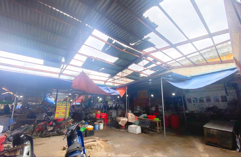 Nghệ An: Nhiều chợ d&acirc;n sinh xuống cấp, hư hỏng nặng- Ảnh 1.