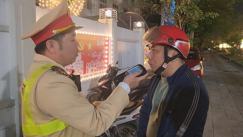 Kế hoạch 373 - "Quả đấm th&eacute;p" trấn &aacute;p vi phạm, tội phạm tr&ecirc;n c&aacute;c tuyến đường xứ Nghệ- Ảnh 6.