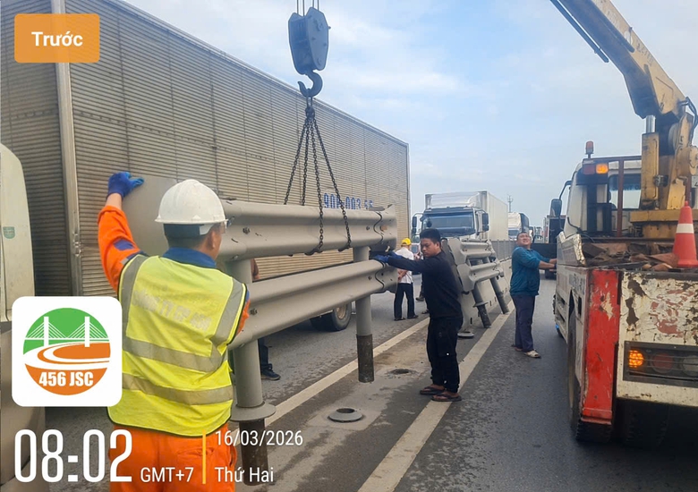 Th&aacute;o dải ph&acirc;n c&aacute;ch tr&ecirc;n cao tốc, giải tỏa &ugrave;n tắc sau va chạm xe container v&agrave; xe tải- Ảnh 2.