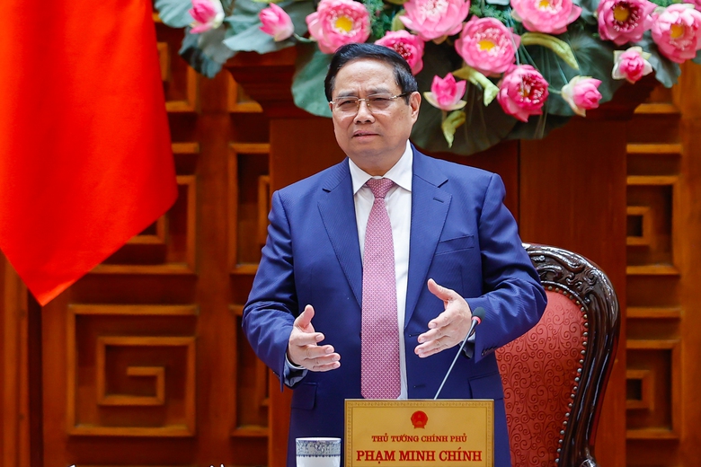 Thủ tướng: Dứt kho&aacute;t kh&ocirc;ng để thiếu xăng dầu, xem x&eacute;t bố tr&iacute; ng&acirc;n s&aacute;ch hỗ trợ b&igrave;nh ổn gi&aacute;- Ảnh 2.