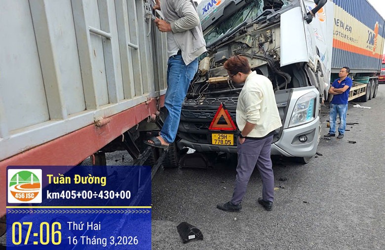 Vụ tai nạn khiến tuyến cao tốc Bắc - Nam đoạn Nghi Sơn - Diễn Ch&acirc;u &aacute;ch tắc nhiều giờ.