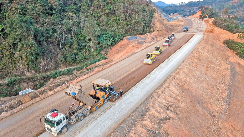 Nh&agrave; thầu giao th&ocirc;ng đối mặt kh&oacute; khăn k&eacute;p, gỡ c&aacute;ch n&agrave;o?- Ảnh 1.
